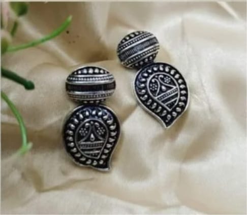 Trending Oxidized Manga Shape Stud